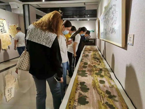 2021年內(nèi)蒙古自治區(qū)殘疾人及殘疾人工作者文創(chuàng)產(chǎn)品 書法 繪畫 攝影展在呼和浩特市美術(shù)館開幕