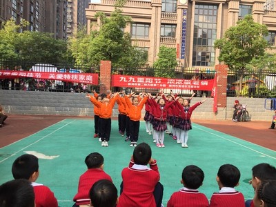 南譙區文明辦--龍蟠花園社區聯合市二幼第二分園開展“九九重陽節,濃濃敬老情”主題活動