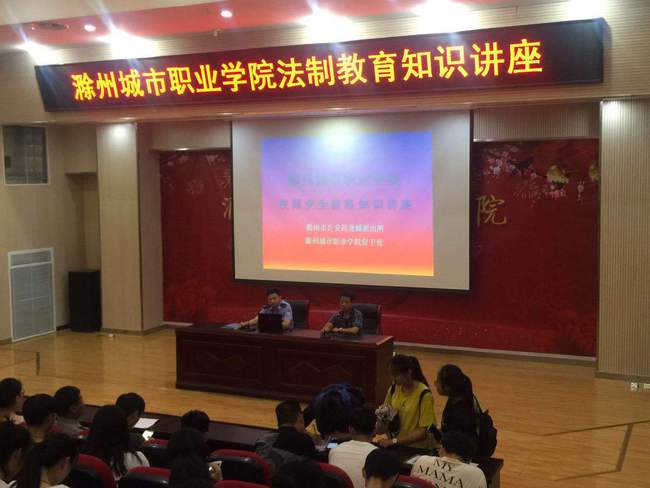 龍?bào)磁沙鏊哌M(jìn)龍?bào)从變簣@，筑牢校園安全防線